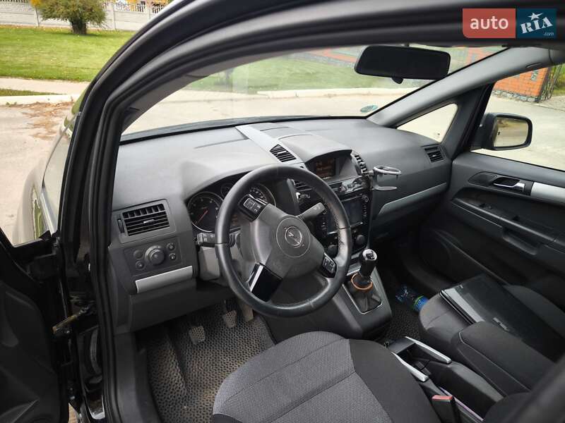 Мінівен Opel Zafira 2010 в Охтирці