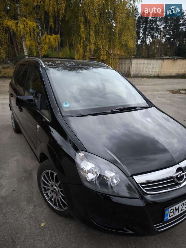 Мінівен Opel Zafira 2010 в Охтирці