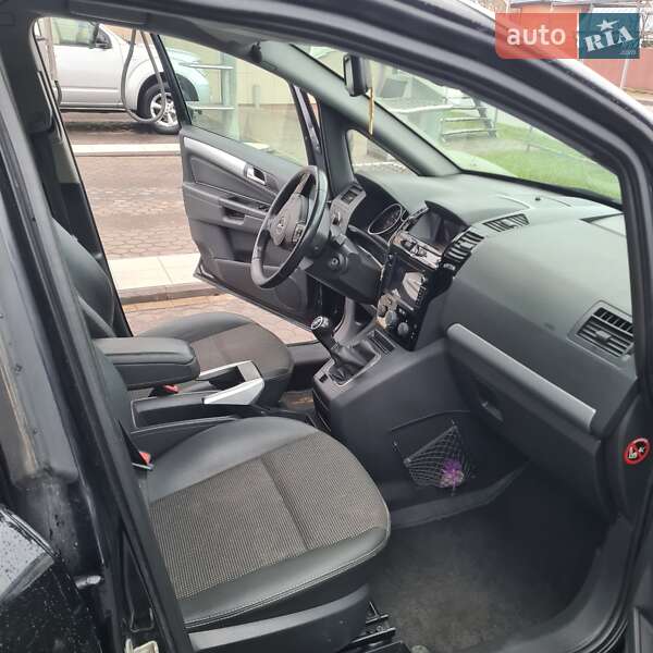 Минивэн Opel Zafira 2010 в Луцке