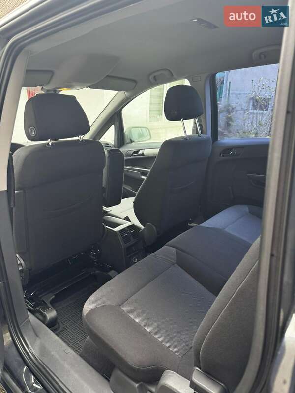 Мінівен Opel Zafira 2011 в Почаєві