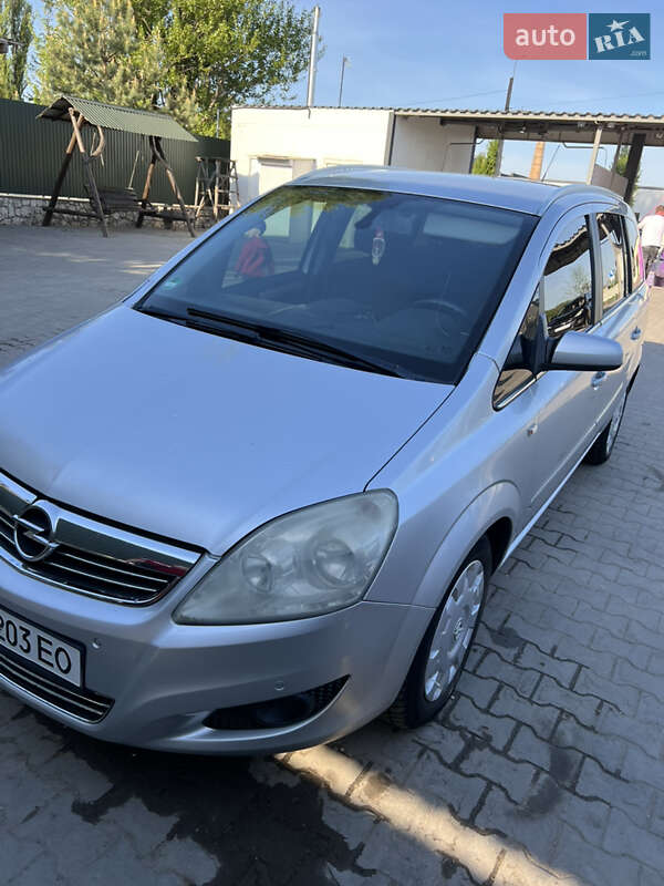 Минивэн Opel Zafira 2008 в Волочиске
