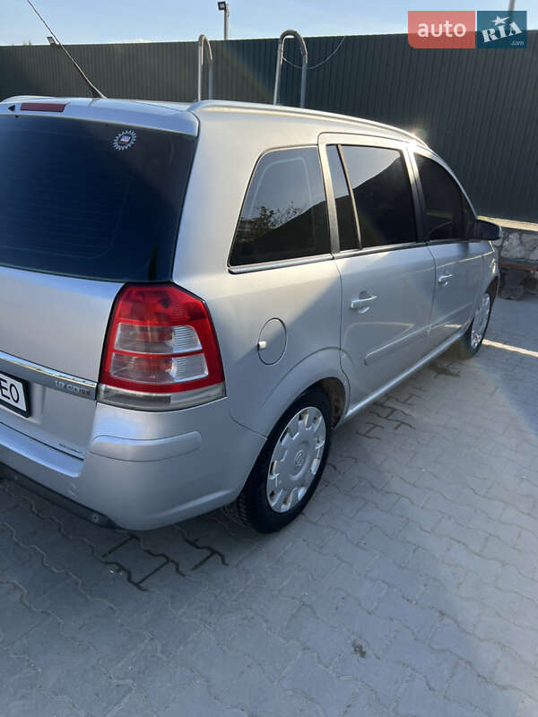 Минивэн Opel Zafira 2008 в Волочиске