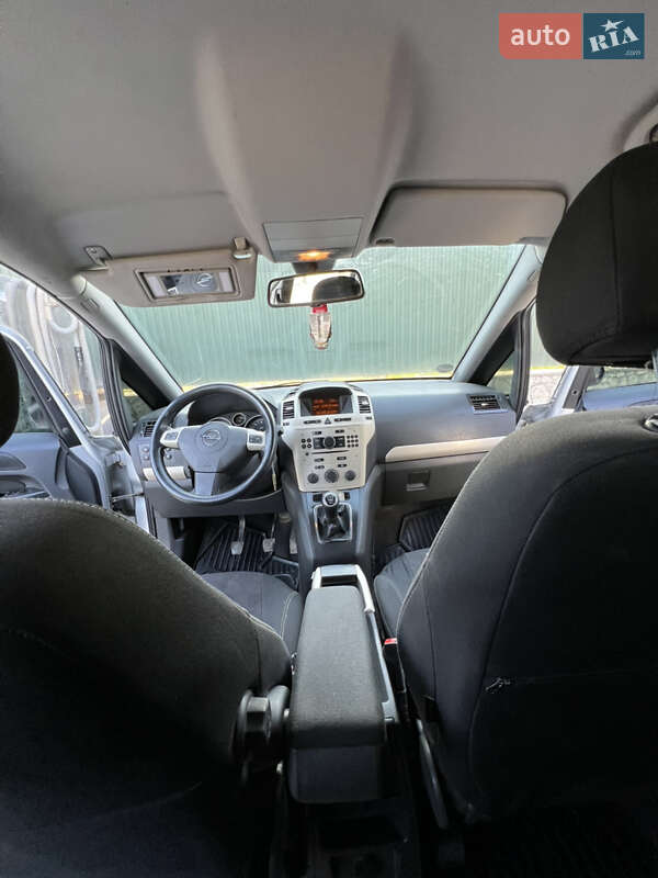 Минивэн Opel Zafira 2008 в Волочиске