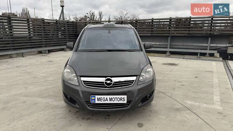 Минивэн Opel Zafira 2011 в Киеве