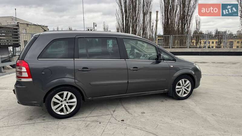 Минивэн Opel Zafira 2011 в Киеве
