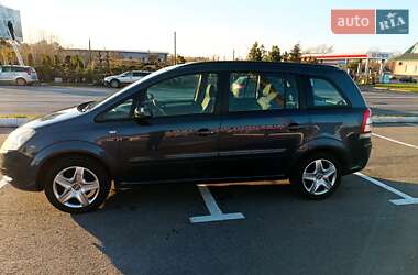 Минивэн Opel Zafira 2008 в Луцке