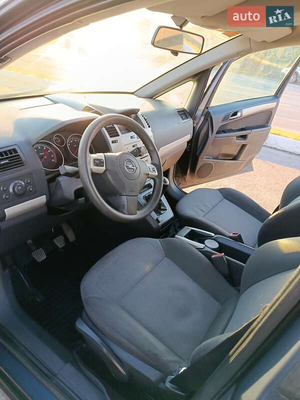 Минивэн Opel Zafira 2008 в Луцке
