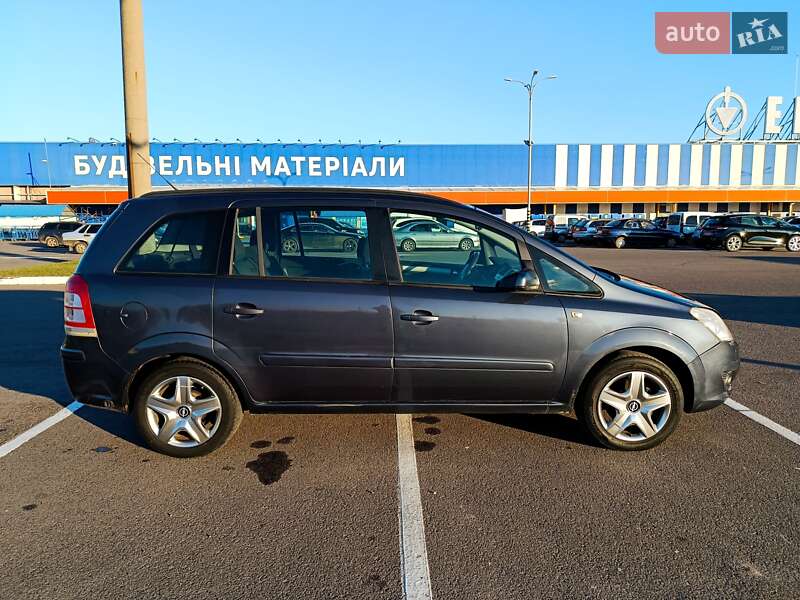 Минивэн Opel Zafira 2008 в Луцке