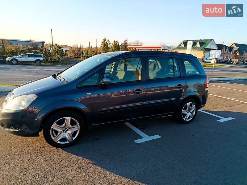 Минивэн Opel Zafira 2008 в Луцке