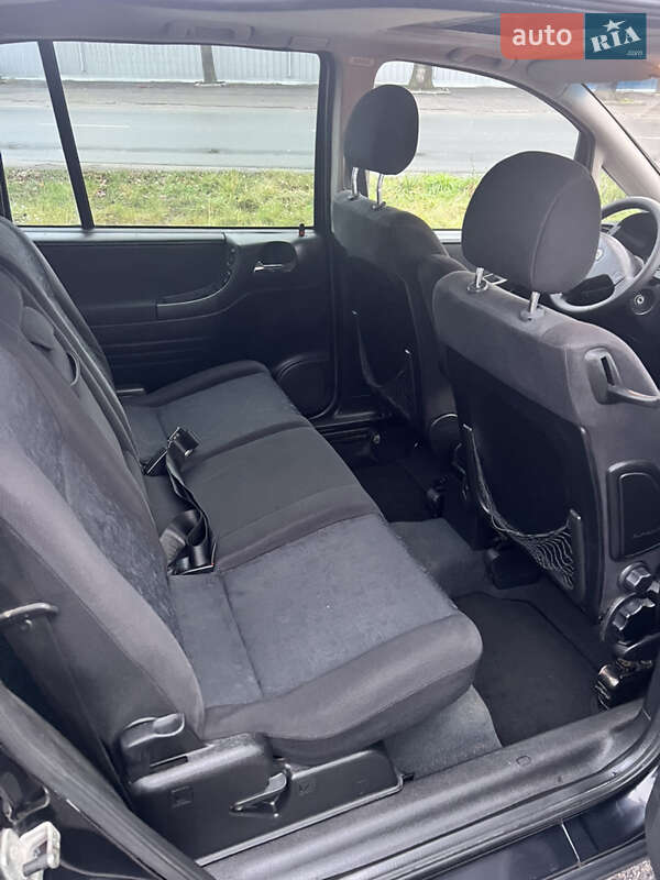 Минивэн Opel Zafira 2002 в Днепре