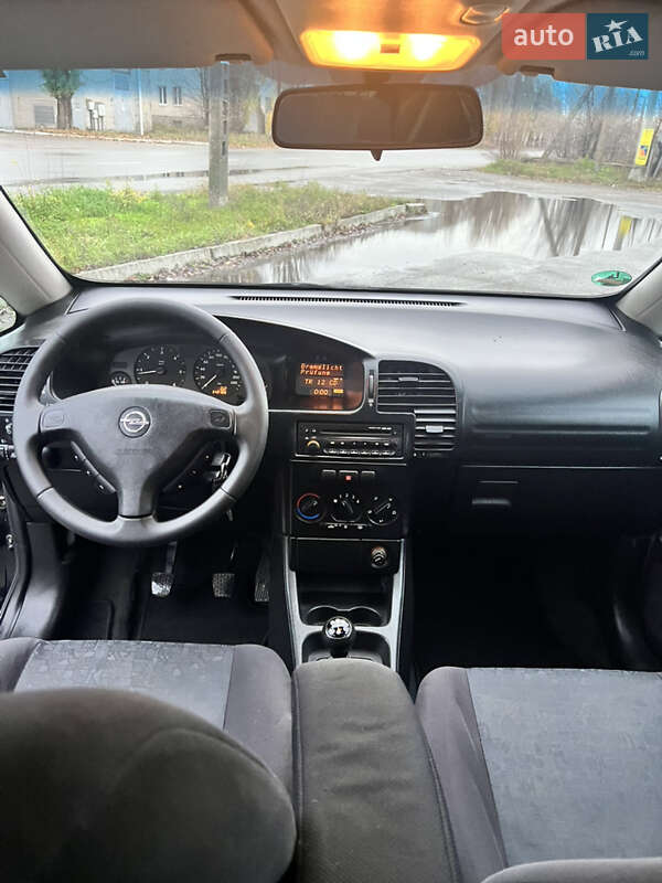 Минивэн Opel Zafira 2002 в Днепре