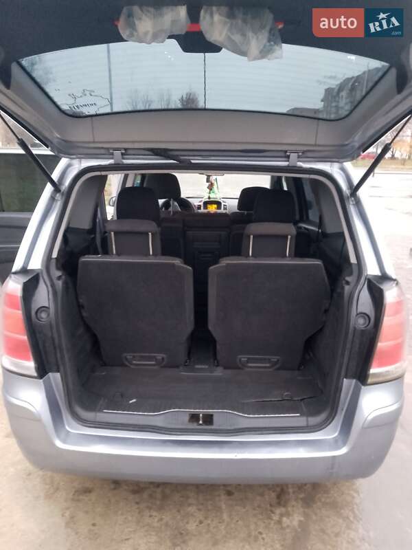 Минивэн Opel Zafira 2006 в Ватутино
