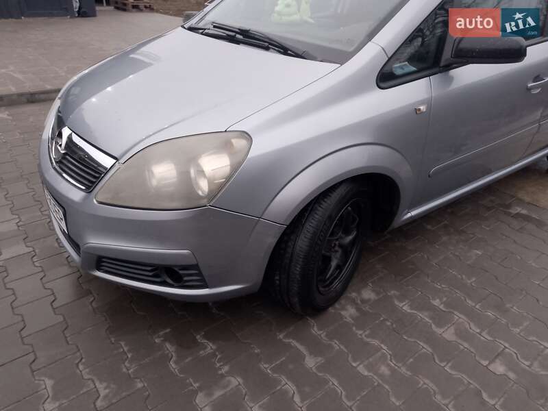 Минивэн Opel Zafira 2006 в Ватутино