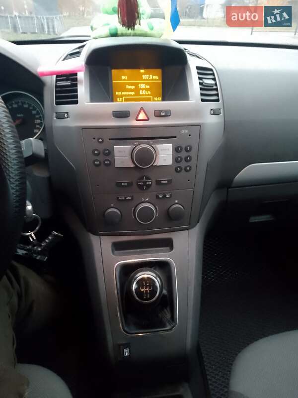 Минивэн Opel Zafira 2006 в Ватутино