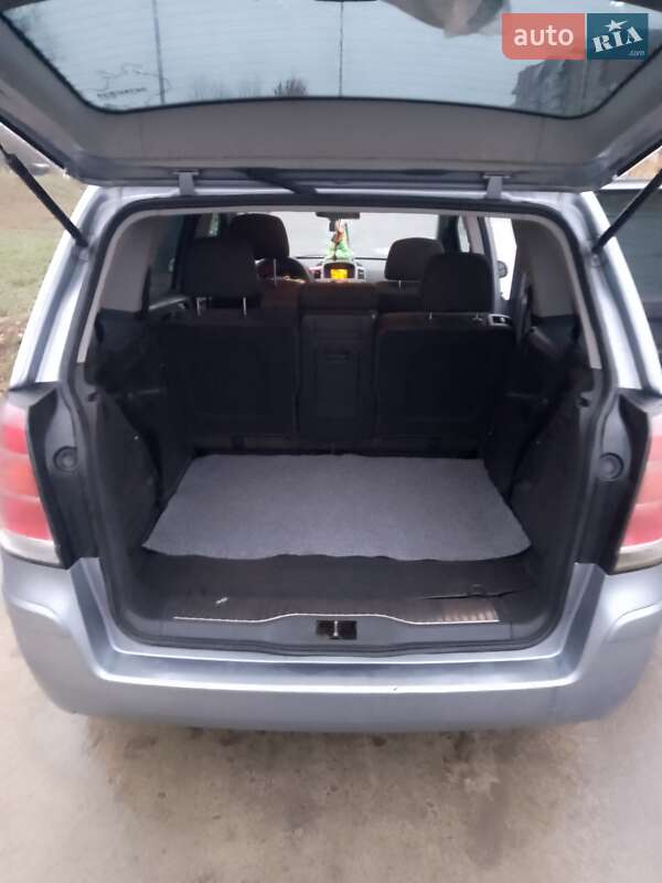 Минивэн Opel Zafira 2006 в Ватутино