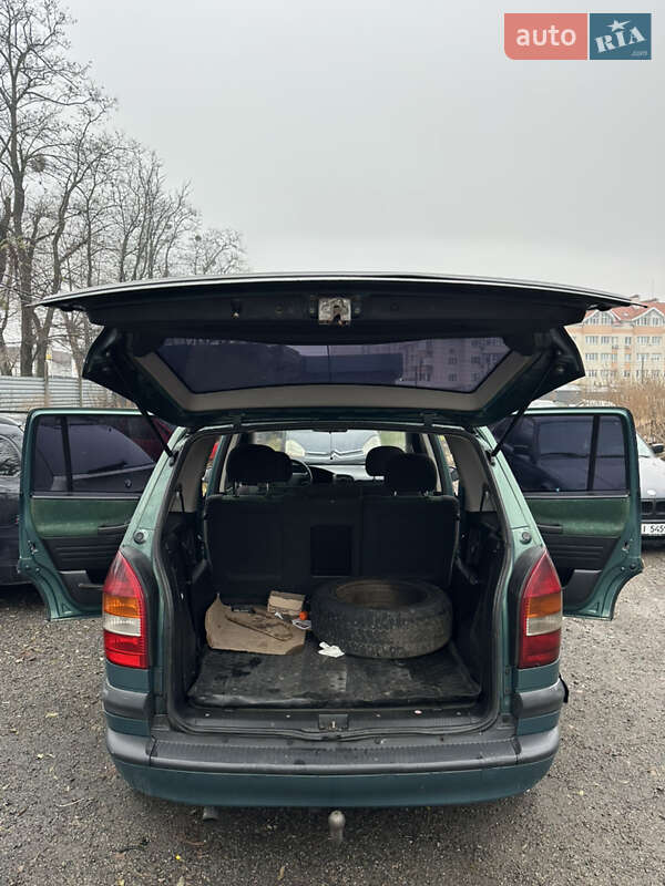 Минивэн Opel Zafira 2001 в Киеве