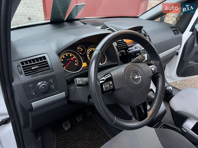Минивэн Opel Zafira 2011 в Нежине