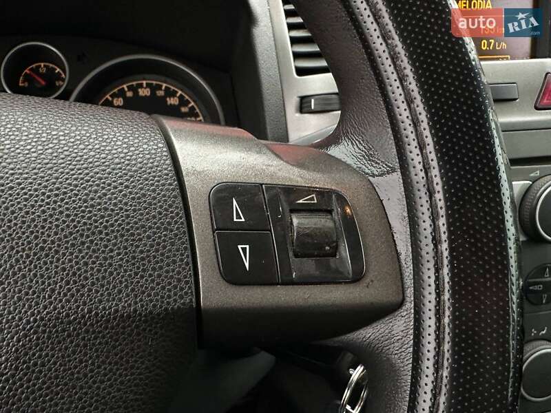 Минивэн Opel Zafira 2006 в Киеве