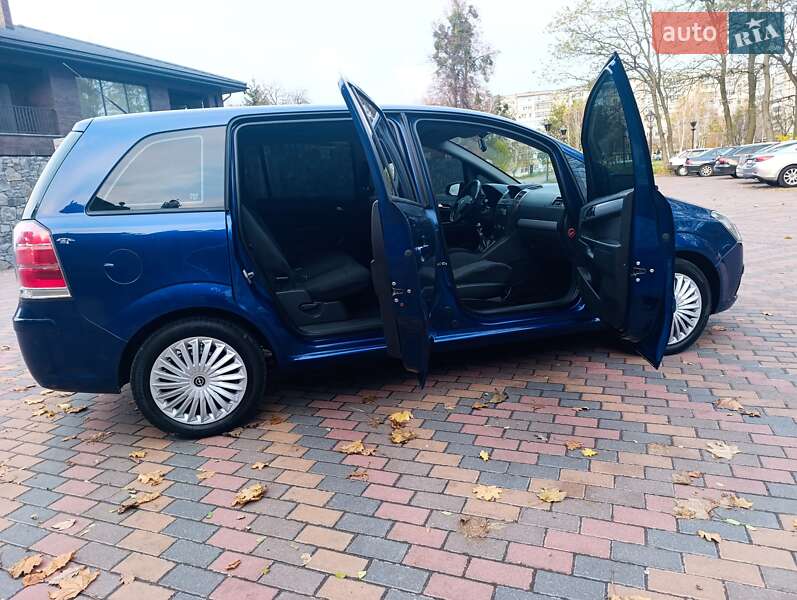Минивэн Opel Zafira 2006 в Звягеле