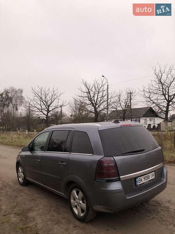 Минивэн Opel Zafira 2007 в Березному