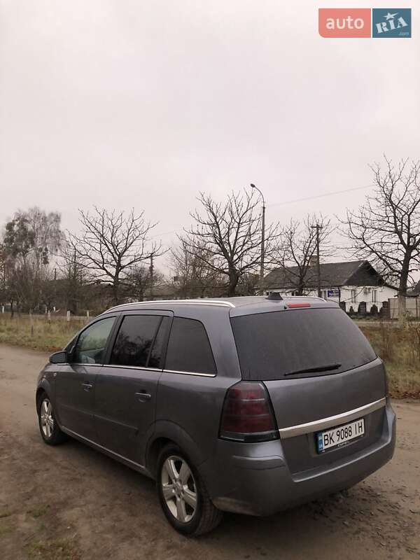 Минивэн Opel Zafira 2007 в Березному