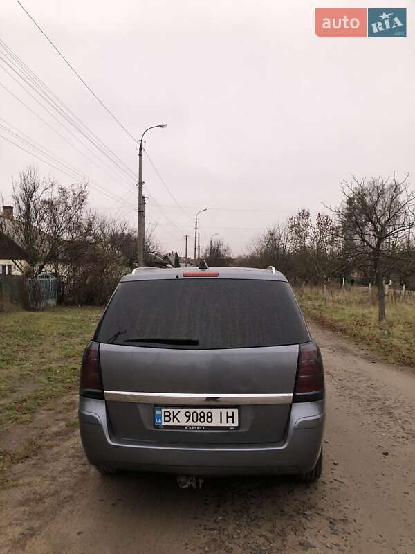 Минивэн Opel Zafira 2007 в Березному