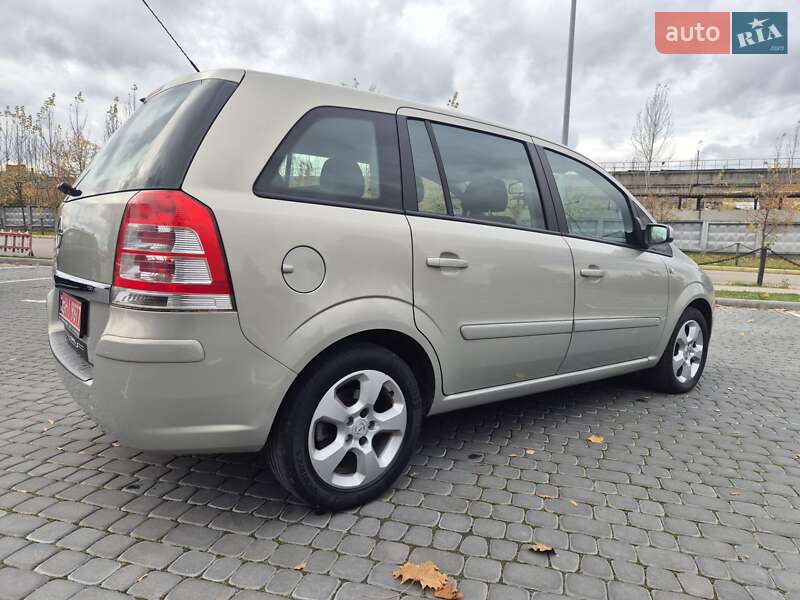 Минивэн Opel Zafira 2009 в Луцке