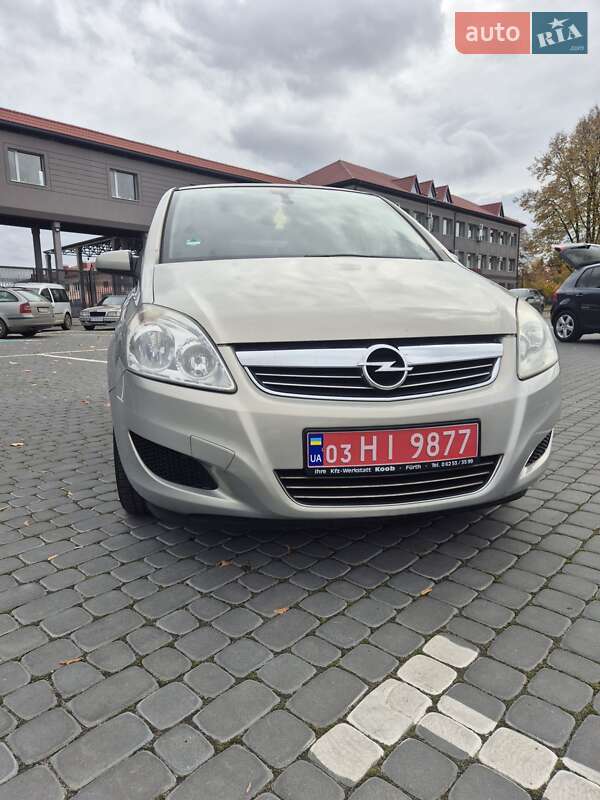 Минивэн Opel Zafira 2009 в Луцке
