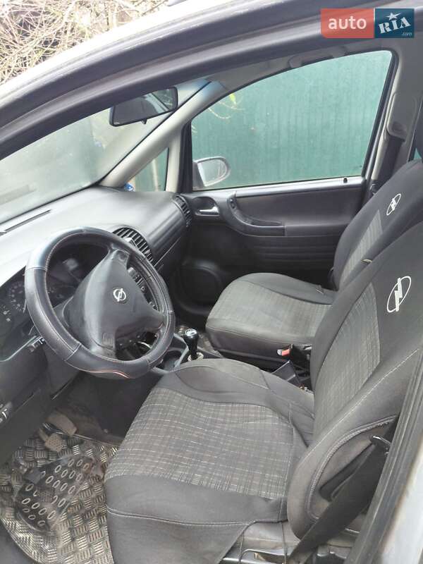 Минивэн Opel Zafira 2003 в Изяславе