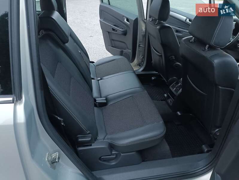 Минивэн Opel Zafira 2010 в Дубно