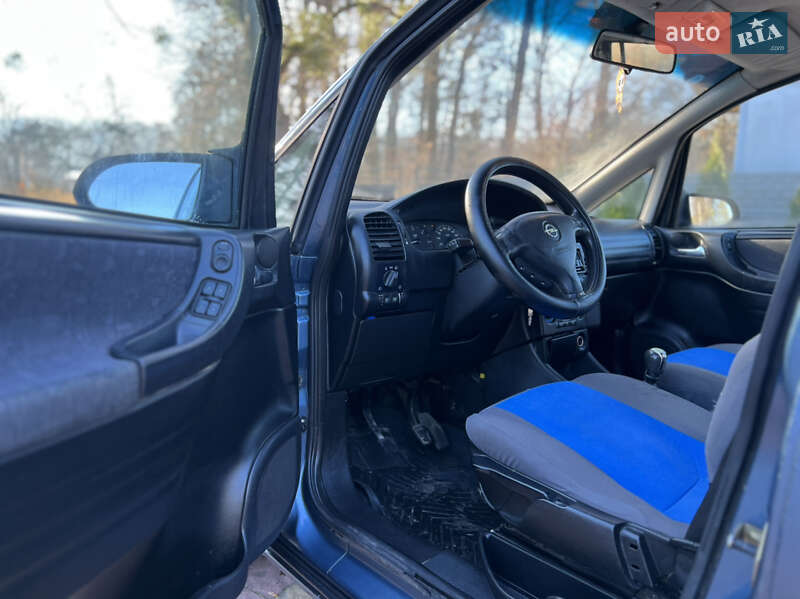 Минивэн Opel Zafira 2000 в Жовкве