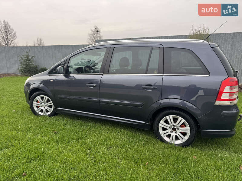 Минивэн Opel Zafira 2009 в Корсуне-Шевченковском