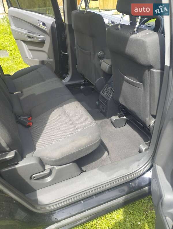 Минивэн Opel Zafira 2011 в Косове