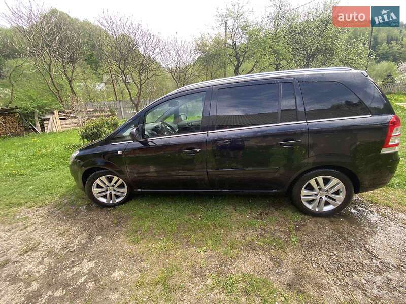 Минивэн Opel Zafira 2011 в Косове