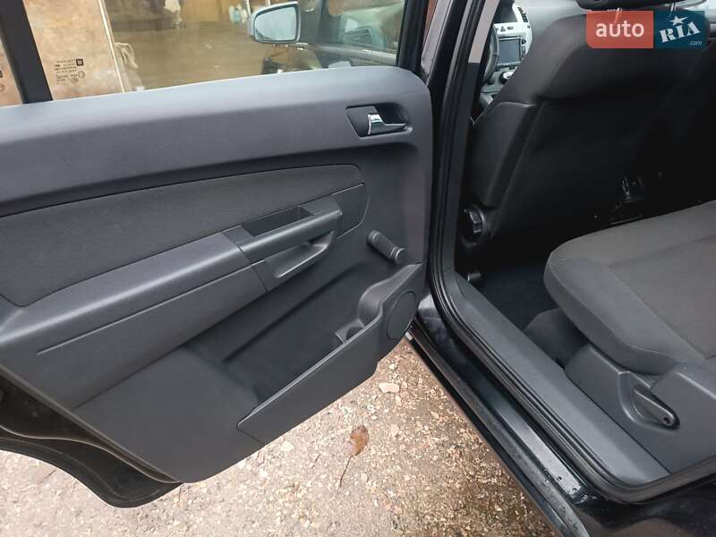 Минивэн Opel Zafira 2010 в Харькове фото 11 Минивэн Opel Zafira 2010 в Харькове