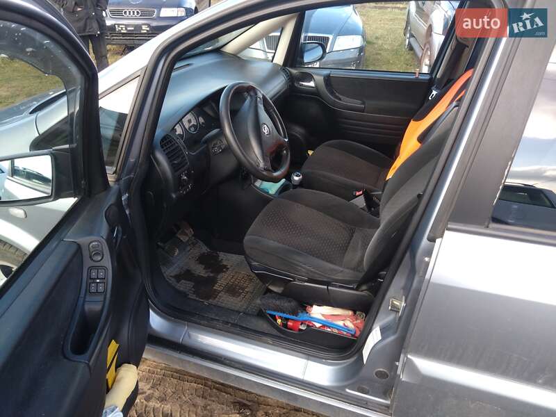 Минивэн Opel Zafira 2004 в Костополе