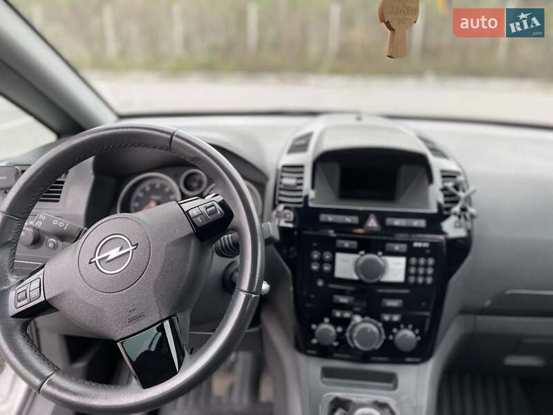 Минивэн Opel Zafira 2011 в Виннице