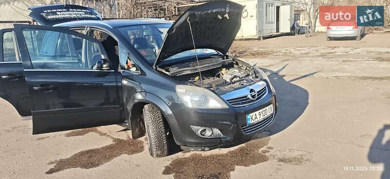 Минивэн Opel Zafira 2009 в Киеве