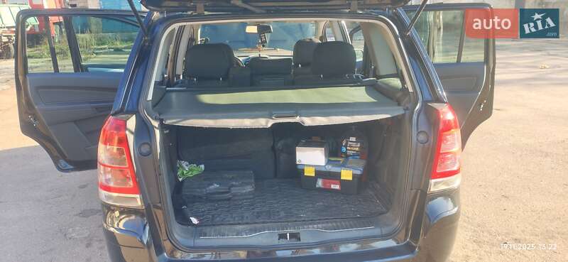 Минивэн Opel Zafira 2009 в Киеве