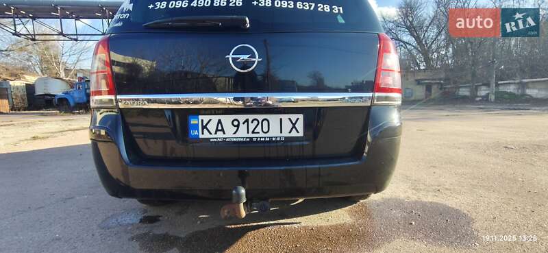 Минивэн Opel Zafira 2009 в Киеве