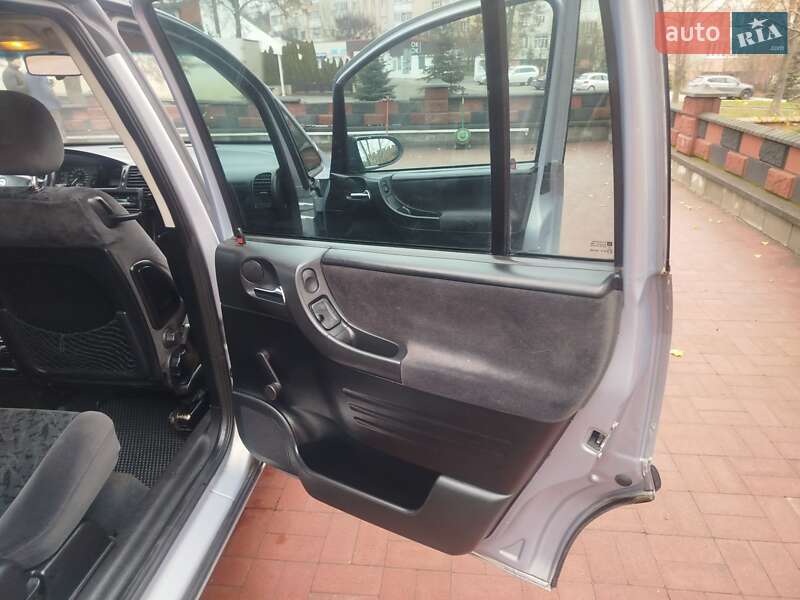 Мінівен Opel Zafira 2001 в Рівному
