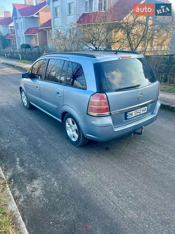 Мінівен Opel Zafira 2007 в Рівному