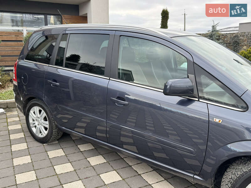 Мінівен Opel Zafira 2011 в Стрию