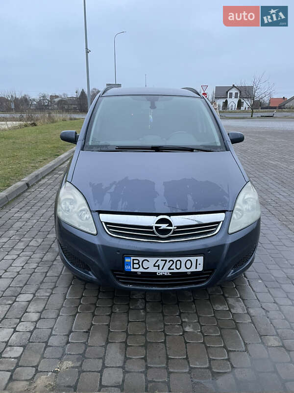 Минивэн Opel Zafira 2008 в Комарному