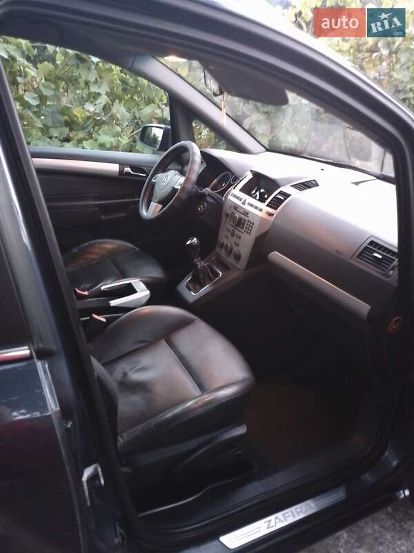 Минивэн Opel Zafira 2006 в Днепре