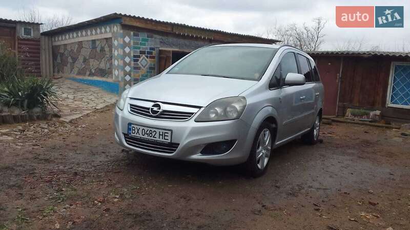 Минивэн Opel Zafira 2010 в Каменец-Подольском фото Минивэн Opel Zafira 2010 в Каменец-Подольском