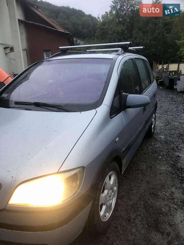 Минивэн Opel Zafira 2001 в Иршаве