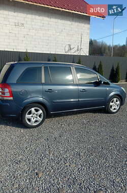Минивэн Opel Zafira 2008 в Иршаве