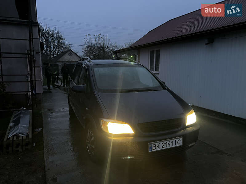 Мінівен Opel Zafira 2000 в Рівному