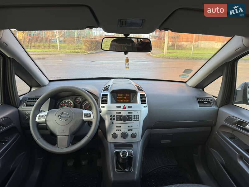 Минивэн Opel Zafira 2010 в Борисполе